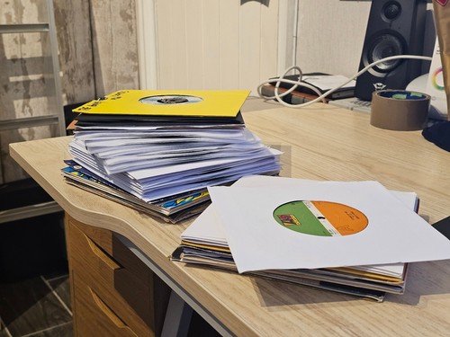 Vinyl singles build a - 7",